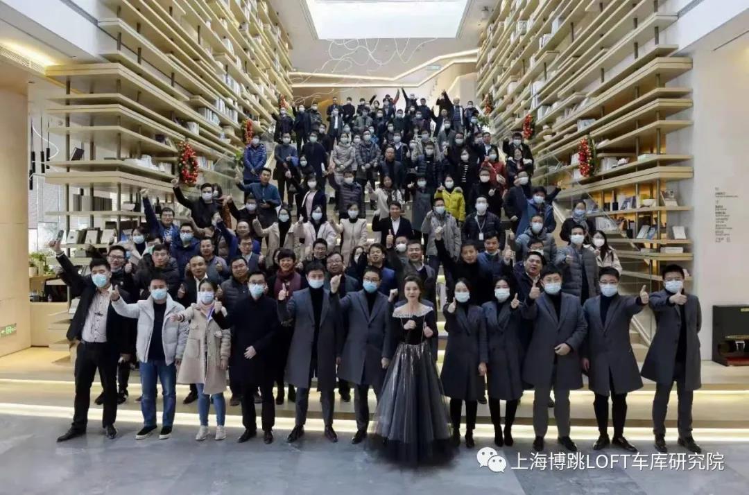 三沙全国一百多人在华侨城汉口道6号参观研讨LOFT专利车库技术！